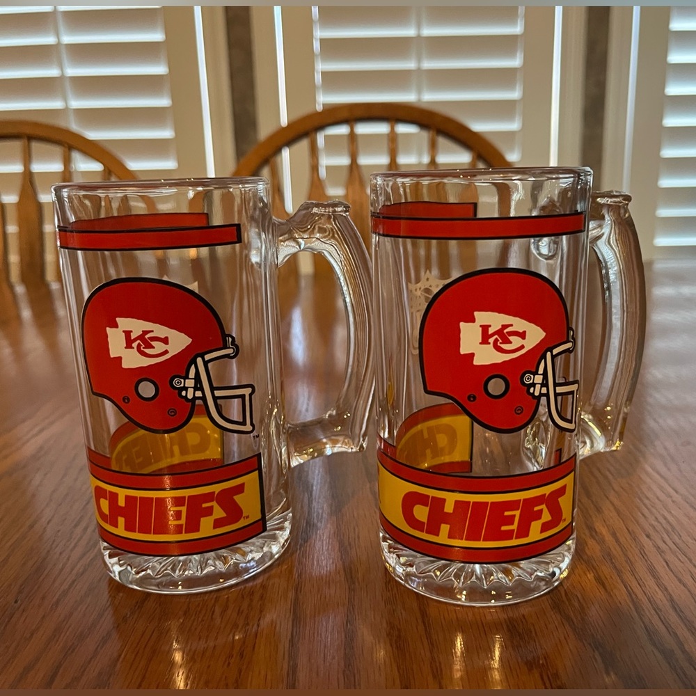 Set of 2 Kansas City Chiefs glass 12 oz beer mugs.